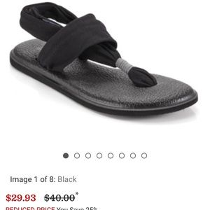 Black sanuk yoga sandals✨